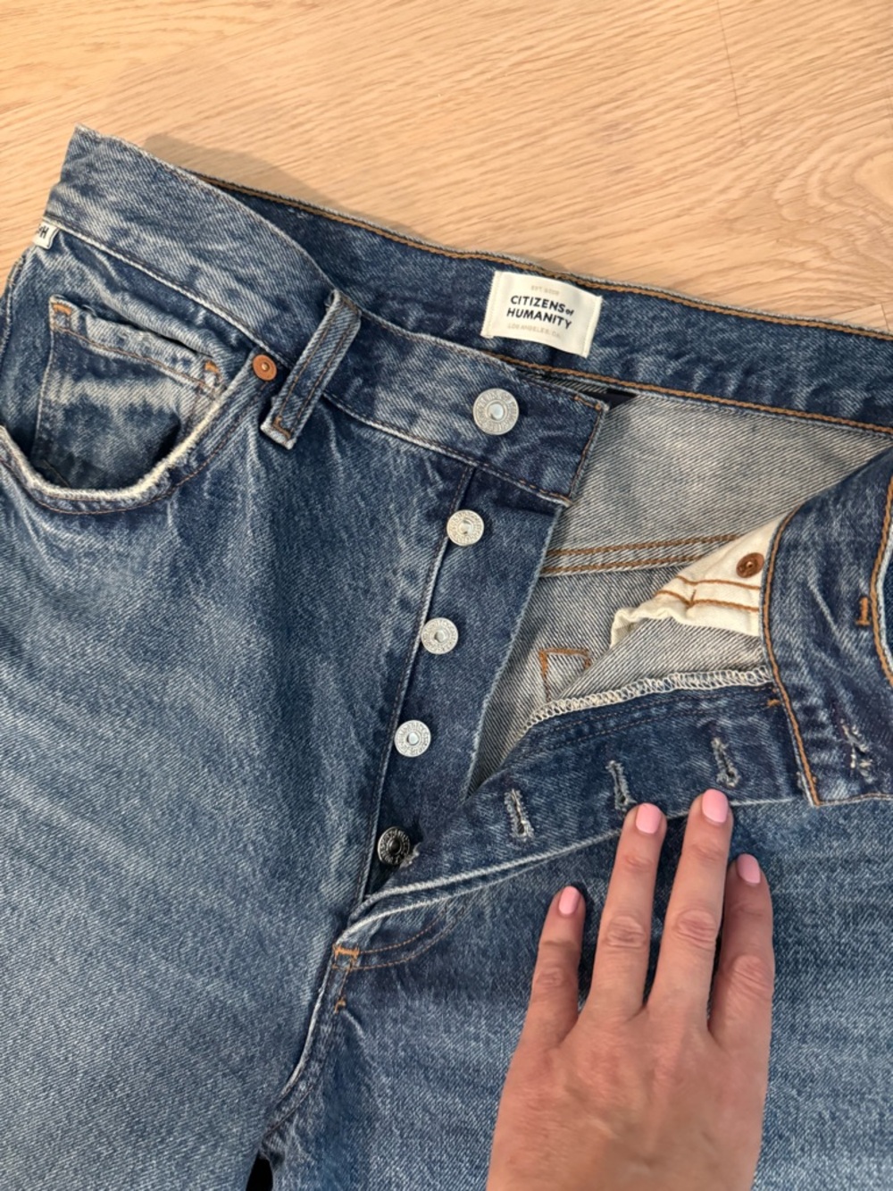 Citizens Of Humanity Beverly Wide-Leg Jeans in Indigo Blue - Picture 4 of 6